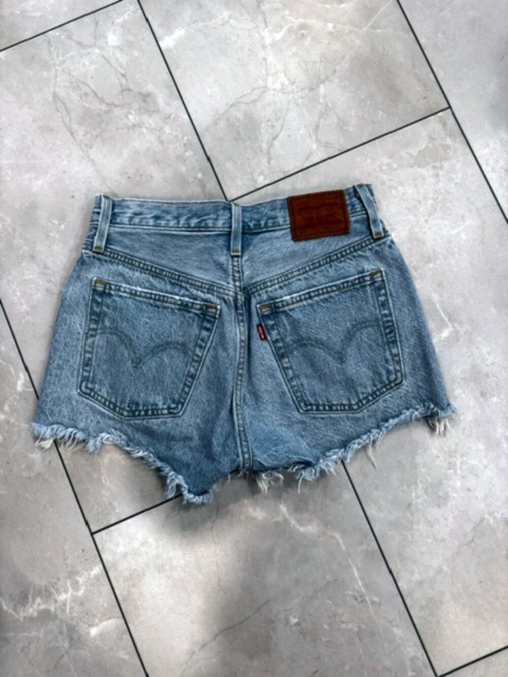 Levi Premium 501® Original Fit High-rise Women's Shorts | Size 25 - Picture 3 of 6